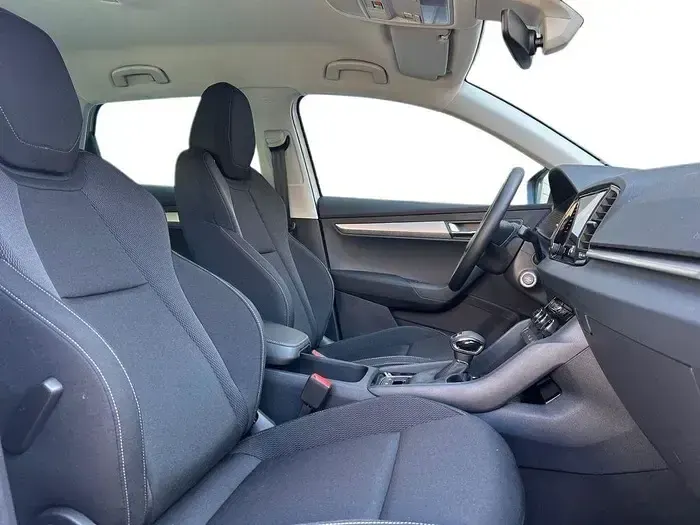 Usado Skoda Karoq Selection 150 CV (110 kW) 2026 Blanco SUV