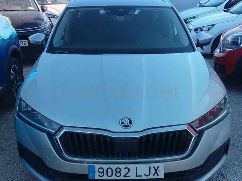 Usado Skoda Octavia Ambition 115 CV (84 kW) 2020 Gris / plata Familiar