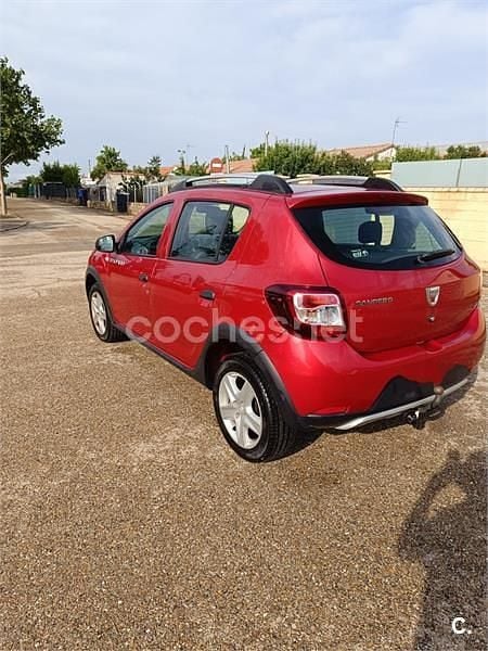 Usado Dacia Sandero Stepway 90 CV (66 kW) 2013 Granate Berlina
