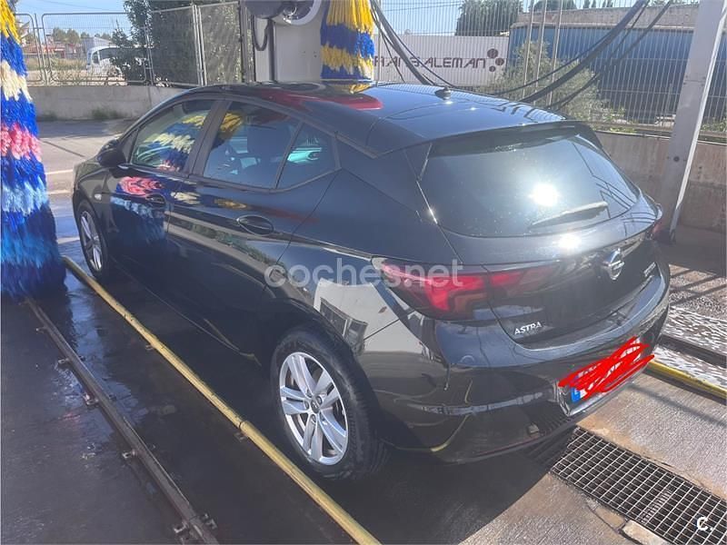 Usado Opel Astra Selective 110 CV (80 kW) 2019 Negro Berlina