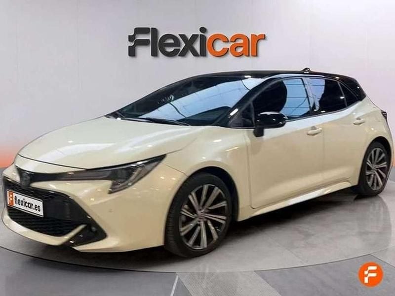 Używany Toyota Corolla Active 180 KM (132 kW) 2021 Biały Hatchback