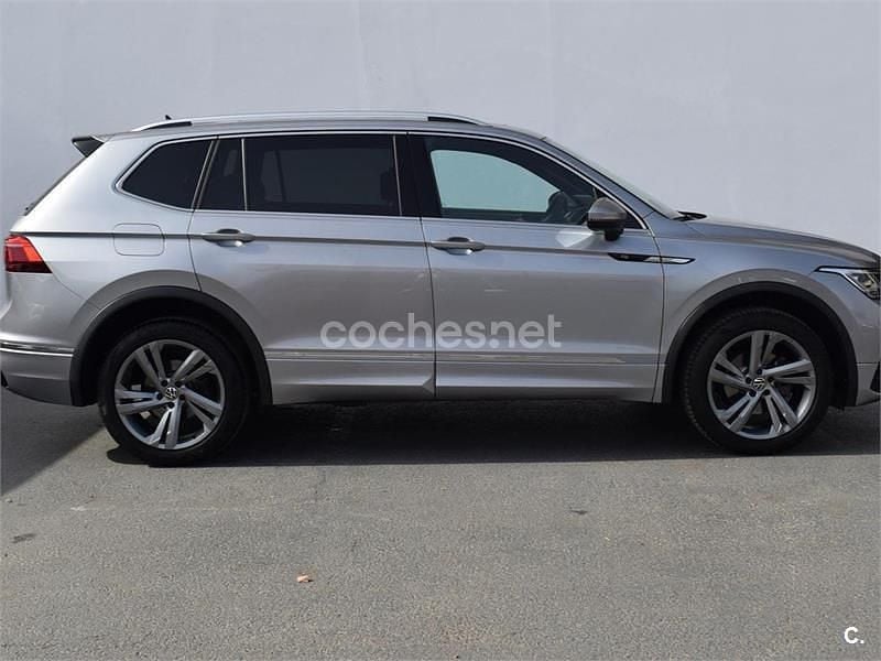 Gris / plata Usado 2023 VW Tiguan Allspace R-line SUV | 38.900 € (Precio justo) - Imagen 1/4