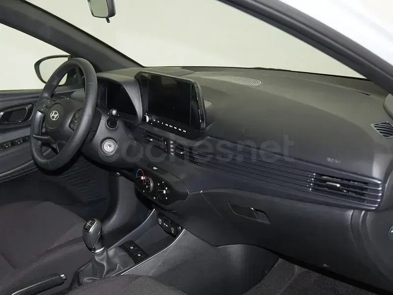 Nuevo Hyundai i20 Blackline 90 CV (66 kW) 2026 Gris / plata Utilitario