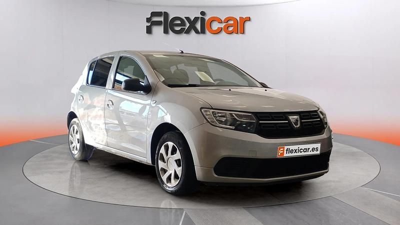 Usado Dacia Sandero Acces 75 CV (55 kW) 2018 Gris Utilitario
