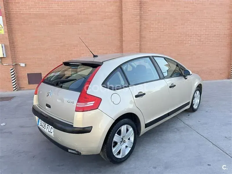 Usado Citroën C4 92 CV (67 kW) 2007 Beige Berlina