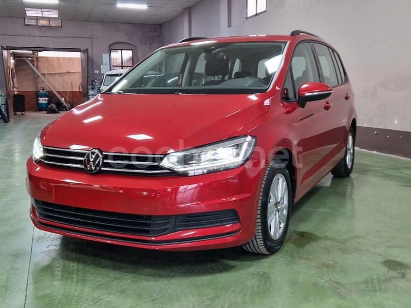 Usado VW Touran Advance 122 CV (89 kW) 2022 Granate Monovolumen