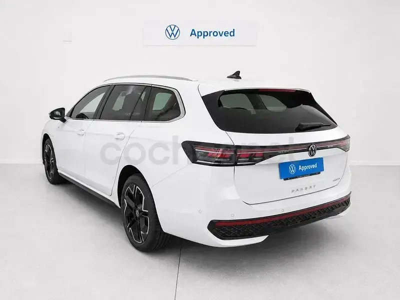 Nuevo VW Passat R-line 272 CV (200 kW) 2026 Blanco Familiar