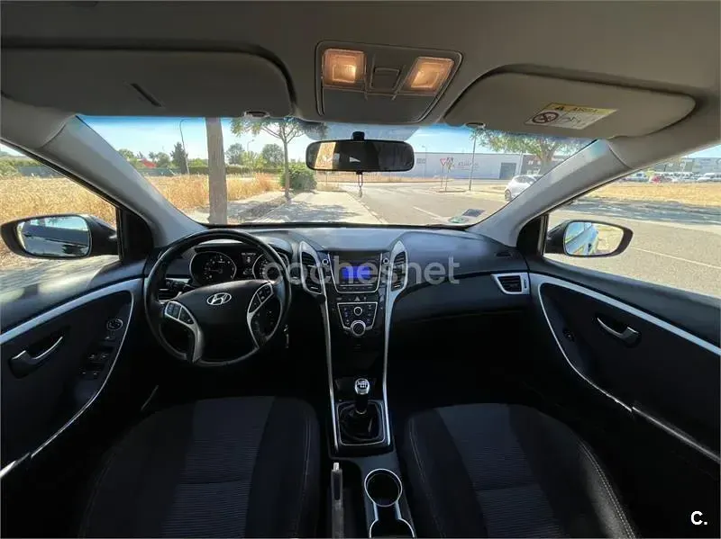Usado Hyundai i30 110 CV (80 kW) 2015 Negro Berlina