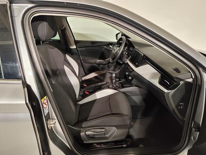 Usado Skoda Scala Selection 115 CV (84 kW) 2025 Gris Utilitario