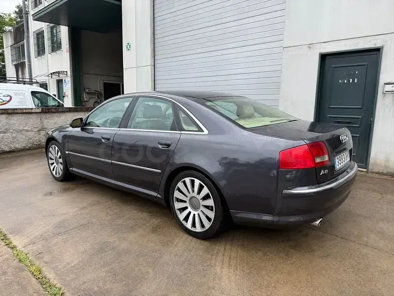 Usado Audi A8 280 CV (205 kW) 2005 Gris / plata Berlina