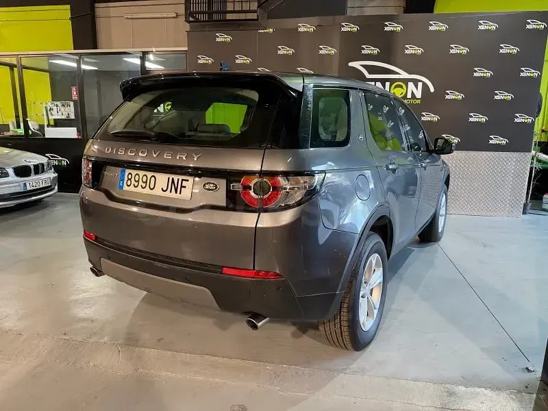 Usado Land Rover Discovery Sport SE 180 CV (132 kW) 2016 Gris / plata SUV