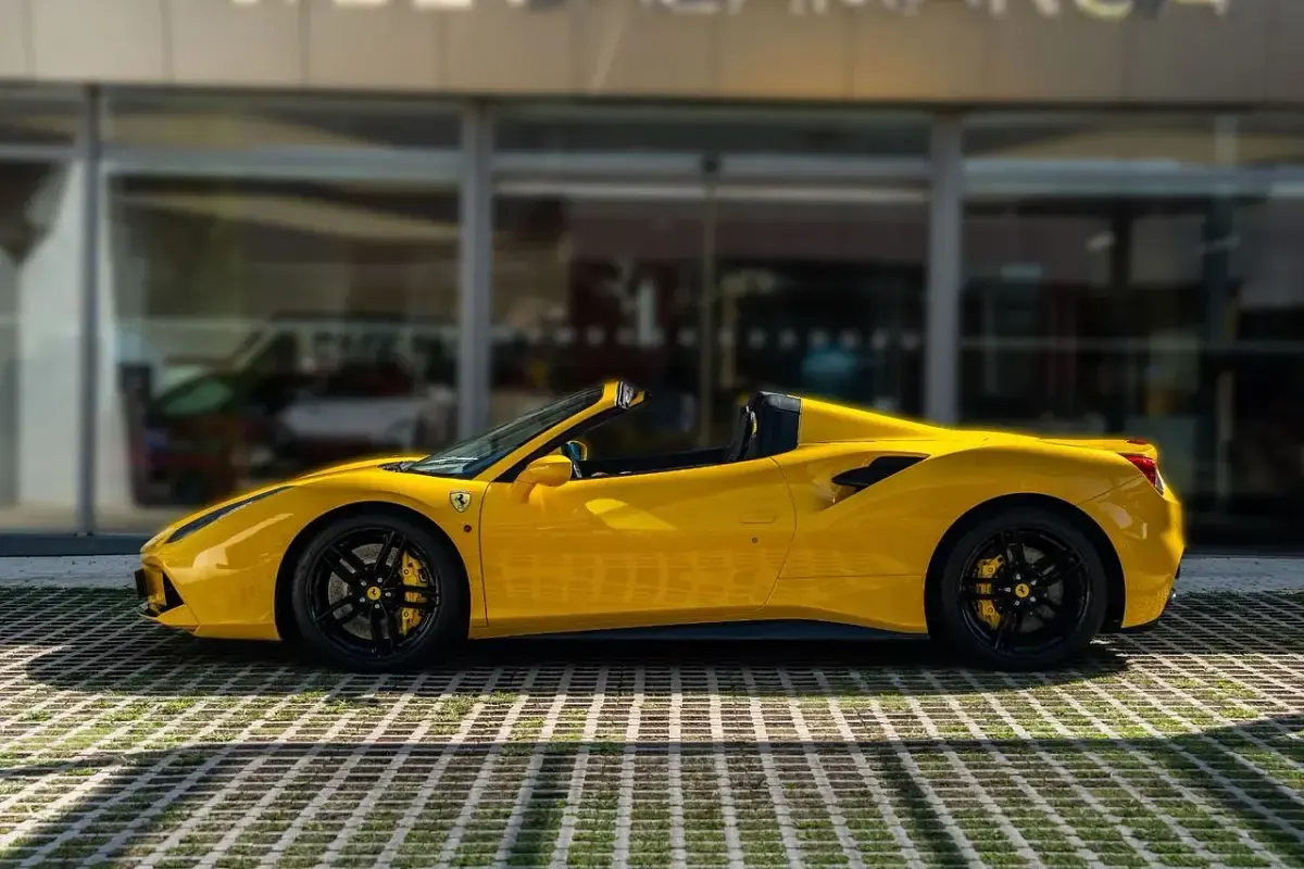 Usado Ferrari 488 670 CV (492 kW) 2017 Amarillo Descapotable