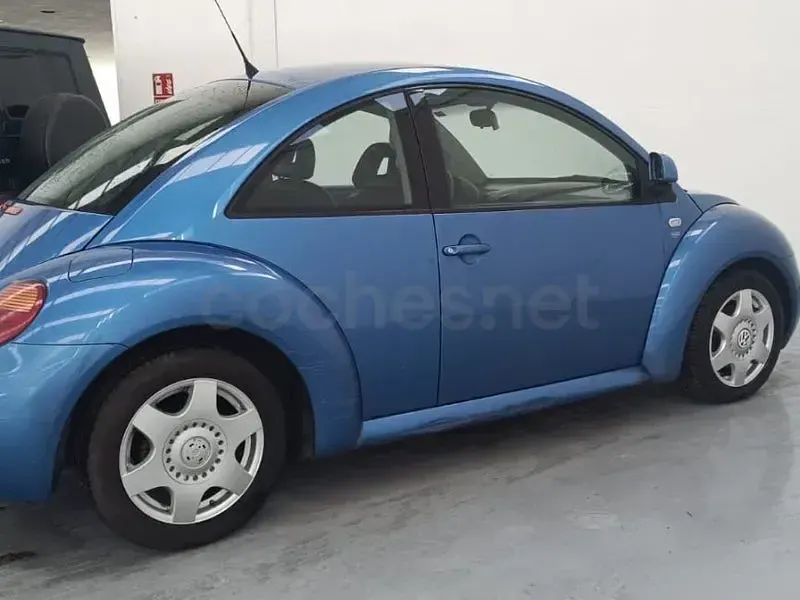 Usado VW New Beetle 90 CV (66 kW) 1999 Azul Utilitario