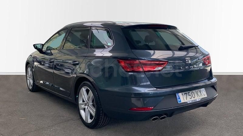 Usado Seat Leon FR 150 CV (110 kW) 2019 Gris / plata Familiar