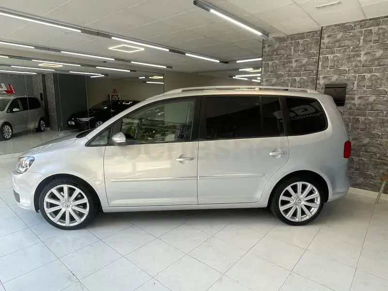 Usado VW Touran Sport 140 CV (102 kW) 2012 Gris / plata Monovolumen