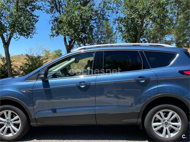 Usado Ford Kuga Trend 120 CV (88 kW) 2019 Azul SUV