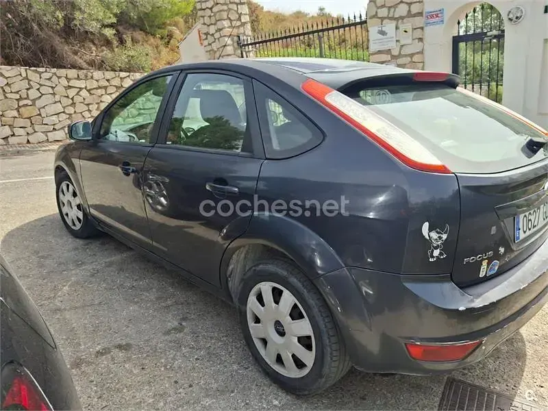 Usado Ford Focus Trend 115 CV (84 kW) 2008 Negro Berlina