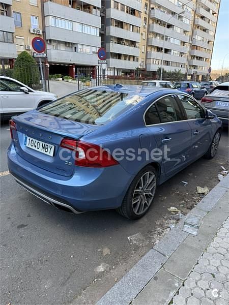 Usado Volvo S60 Momentum 115 CV (84 kW) 2014 Azul Berlina