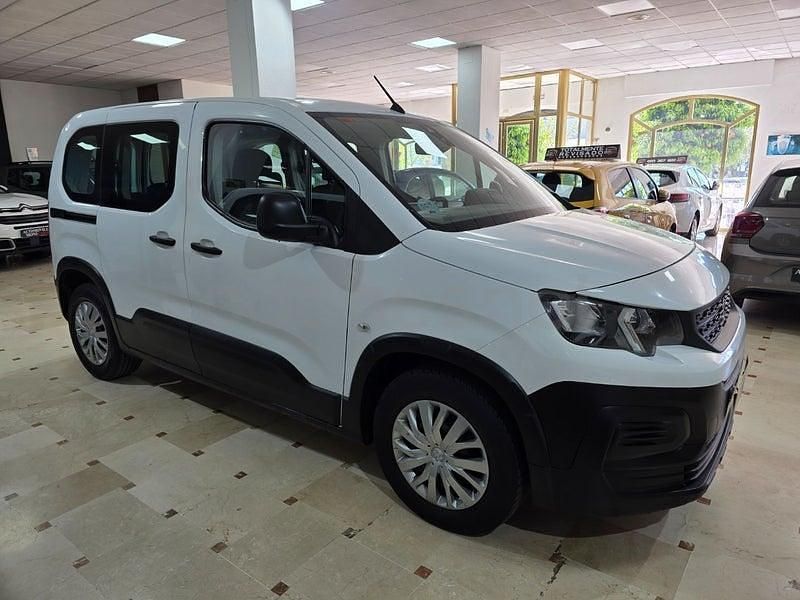 Usado Peugeot Rifter Active 102 CV (75 kW) 2021 Blanco Monovolumen