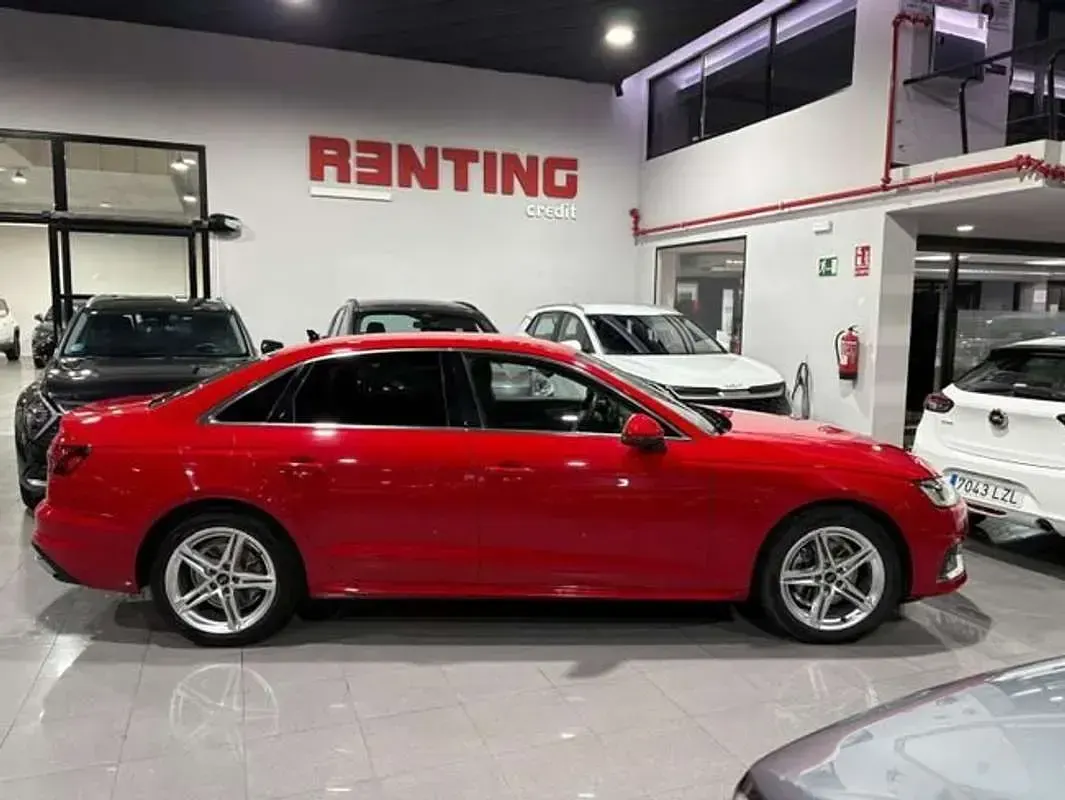 Usado Audi A4 Advanced Plus 2023 Rojo Berlina