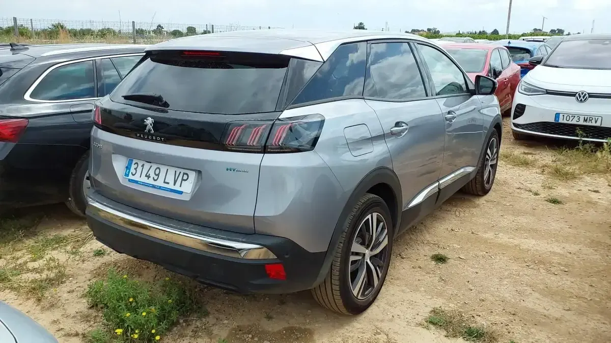 Usado Peugeot 3008 Allure 300 CV (220 kW) 2021 Gris SUV