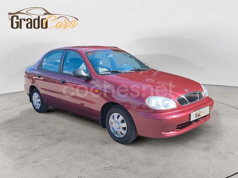 Usado Chevrolet Lanos SE 86 CV (63 kW) 1998 Granate Berlina