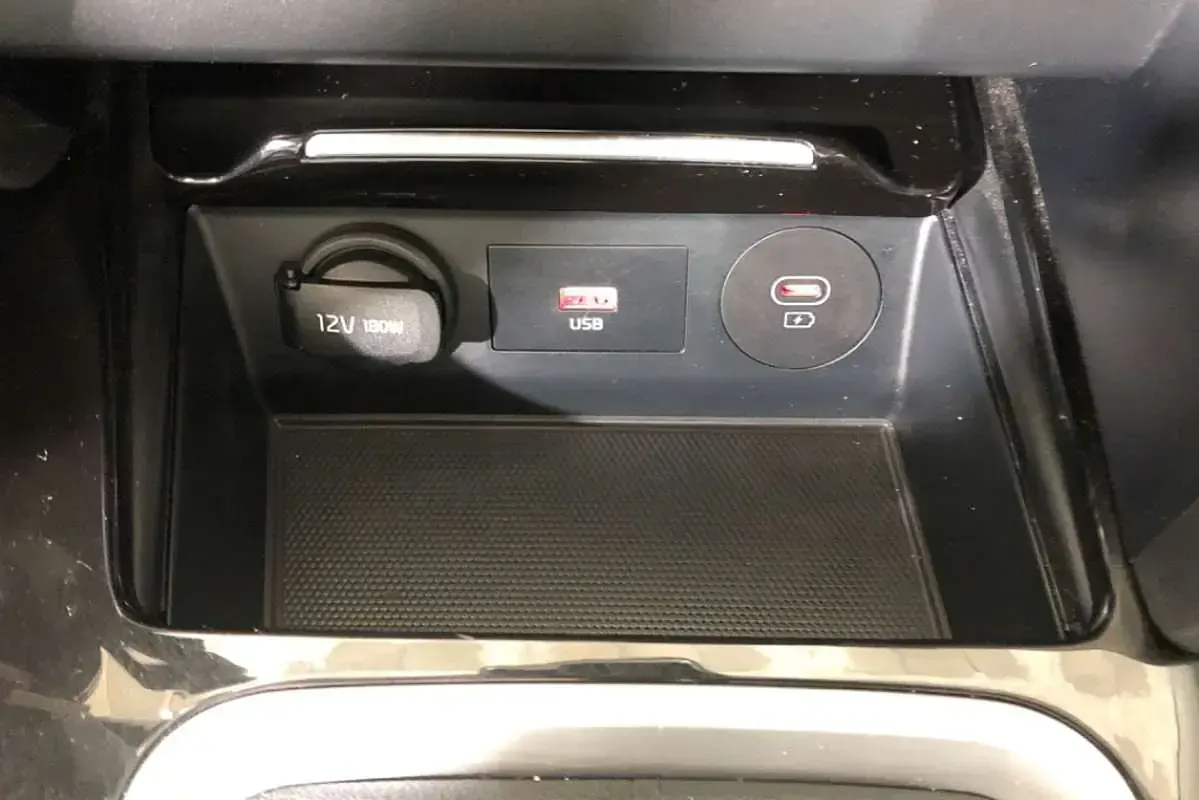 Usado Kia Ceed 120 CV (88 kW) 2023 Verde Utilitario