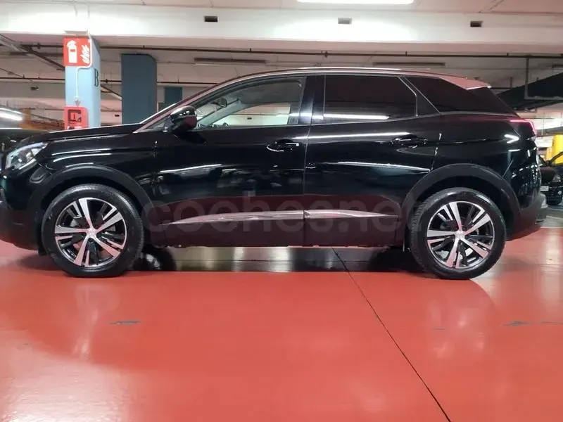 Usado Peugeot 3008 Active 120 CV (88 kW) 2018 Negro SUV