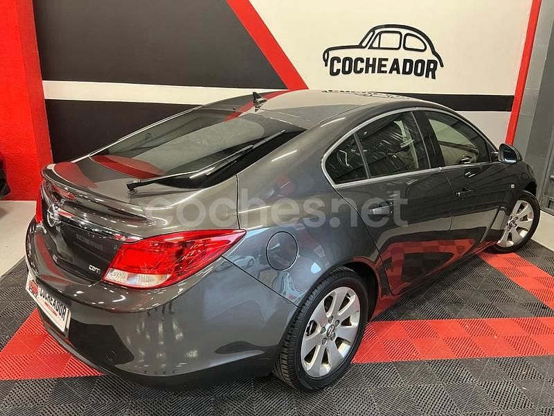 Usado Opel Insignia Selective 130 CV (95 kW) 2012 Marrón Berlina