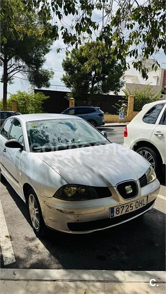 Gris / plata Usado 2005 Seat Ibiza Reference Berlina | 2700 € (Precio justo) - Imagen 1/4