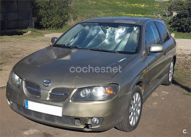 Usado Nissan Almera Visia 98 CV (72 kW) 2004 Beige Berlina