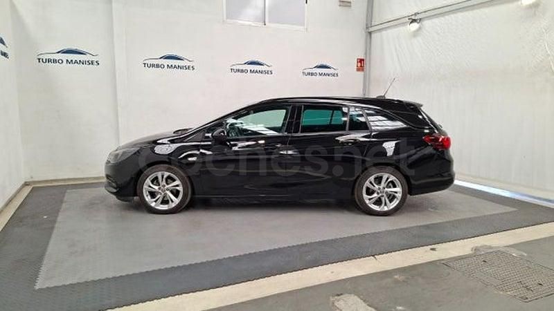 Usado Opel Astra Ultimate 145 CV (106 kW) 2021 Negro Familiar
