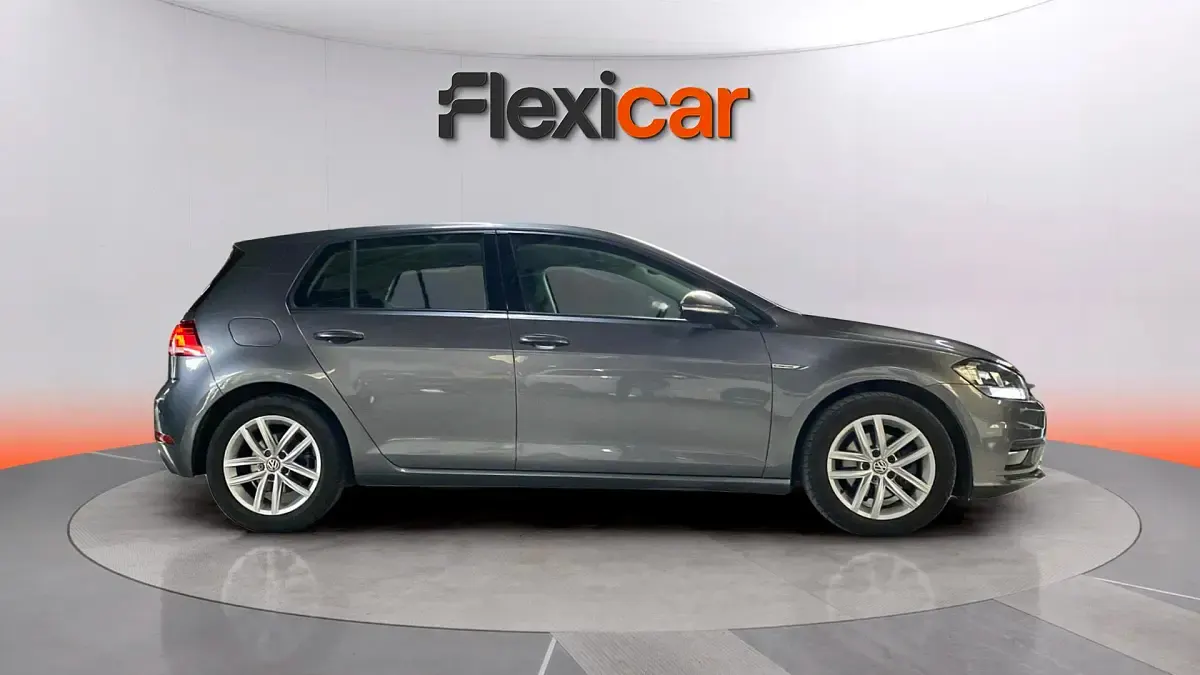 Usado VW Golf VIII Style 131 CV (96 kW) 2020 Gris Berlina