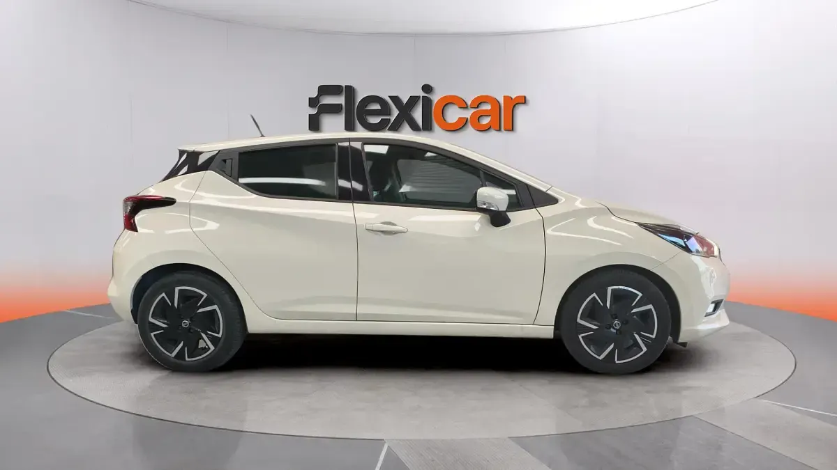 Usado Nissan Micra Acenta 92 CV (67 kW) 2022 Beige Utilitario