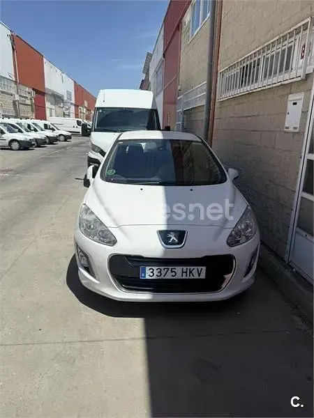 Usado Peugeot 308 Active 120 CV (88 kW) 2012 Blanco Berlina