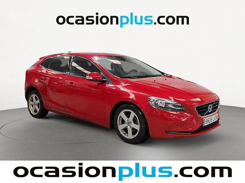Usado Volvo V40 Kinetic 115 CV (84 kW) 2015 Rojo Familiar