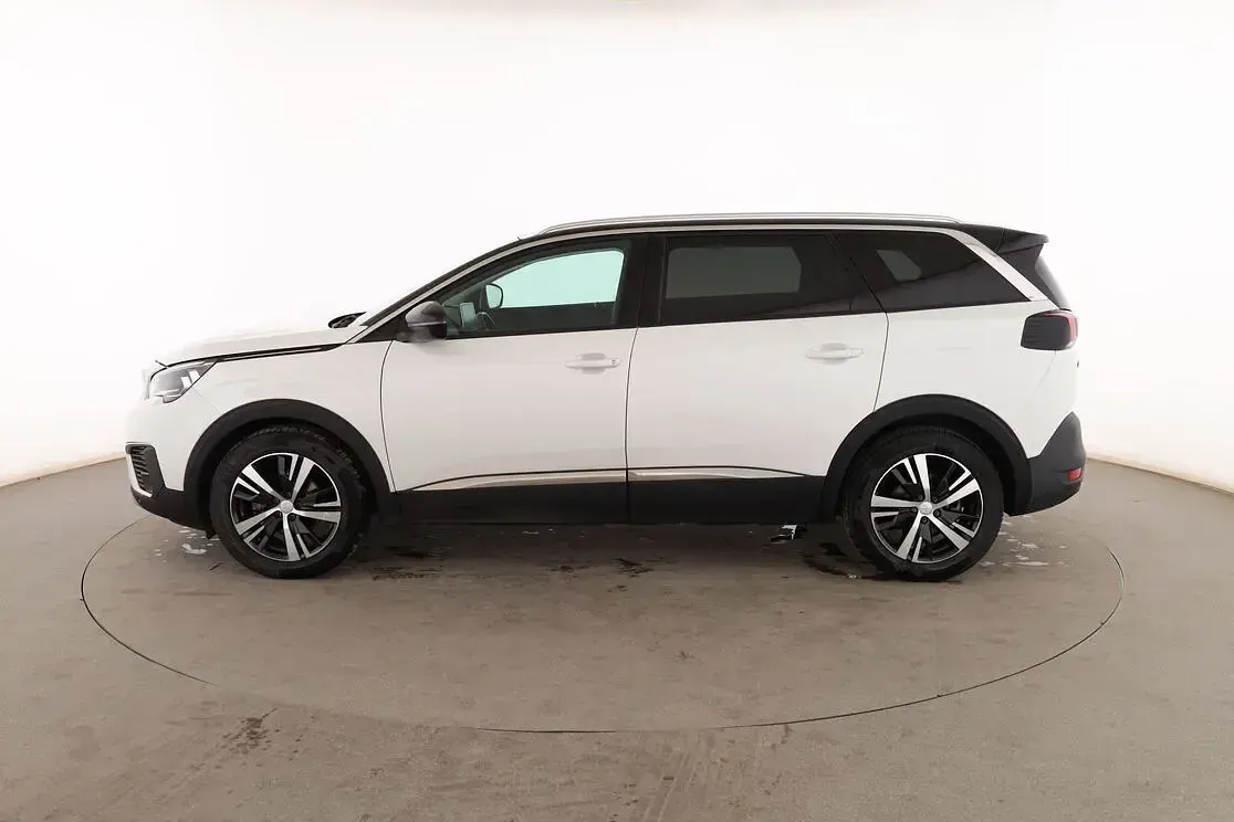Usado Peugeot 5008 Allure 130 CV (95 kW) 2020 Blanco SUV