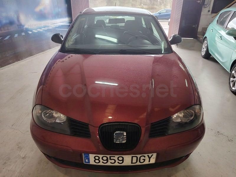 Usado Seat Ibiza Reference 75 CV (55 kW) 2005 Granate Utilitario