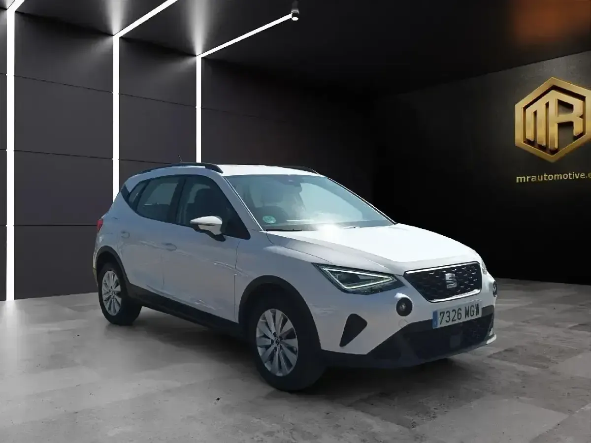 Usado Seat Arona 110 CV (80 kW) 2023 Blanco SUV