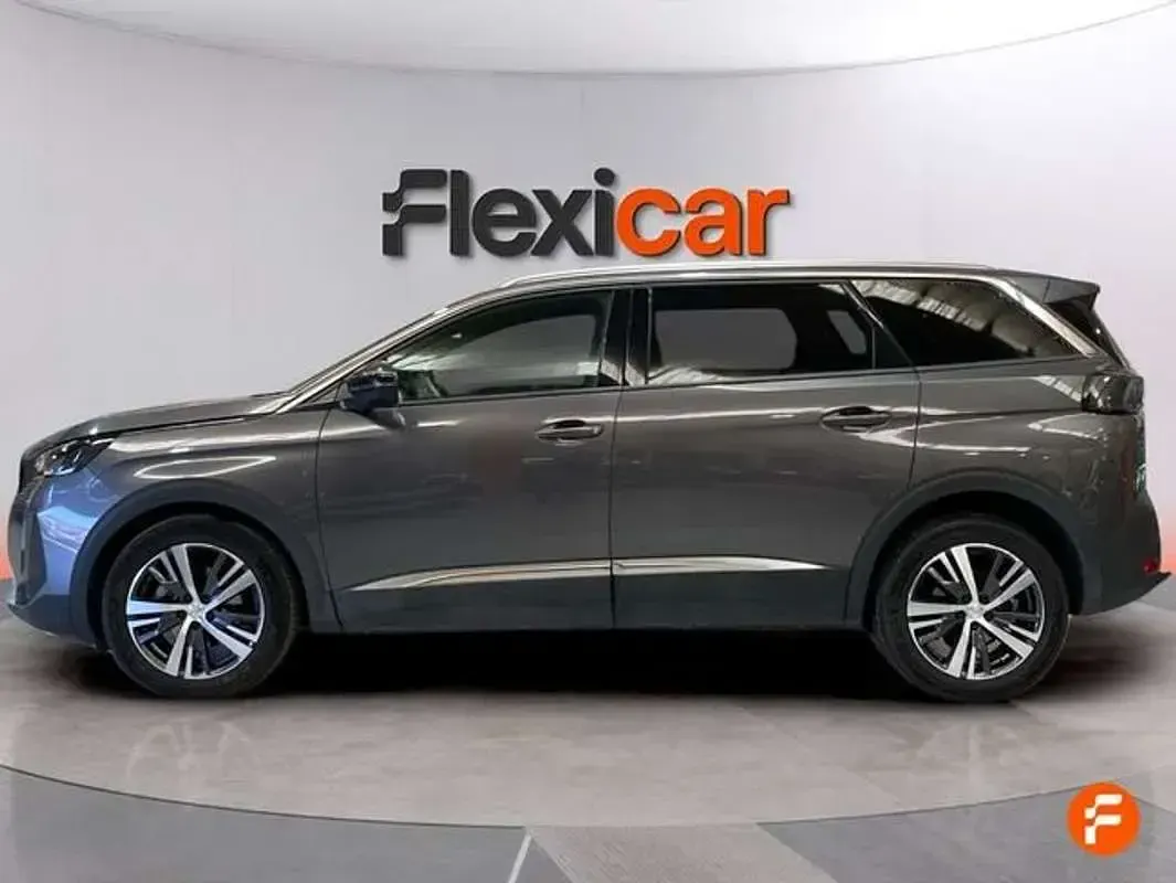 Usado Peugeot 5008 Allure 131 CV (96 kW) 2024 Gris SUV