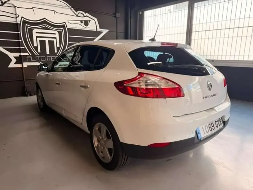 Usado Renault Mégane Coupé Dynamique 131 CV (96 kW) 2010 Blanco Coupe