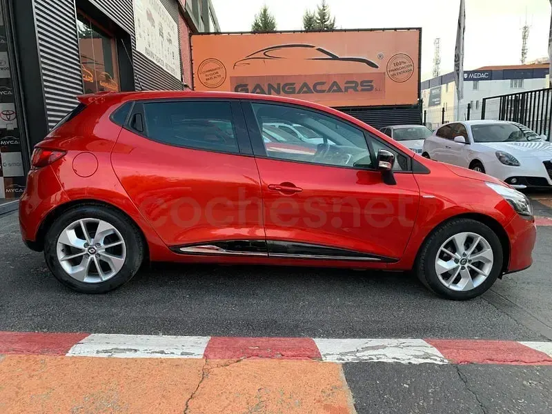 Usado Renault Clio IV LIMITED 75 CV (55 kW) 2015 Granate Berlina