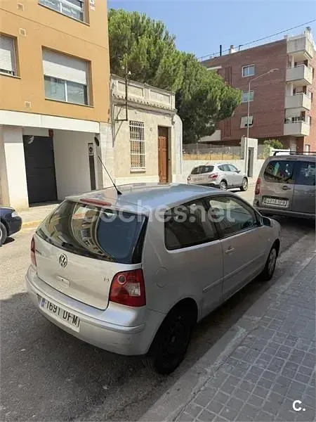 Usado VW Polo Trendline 75 CV (55 kW) 2003 Gris / plata Berlina