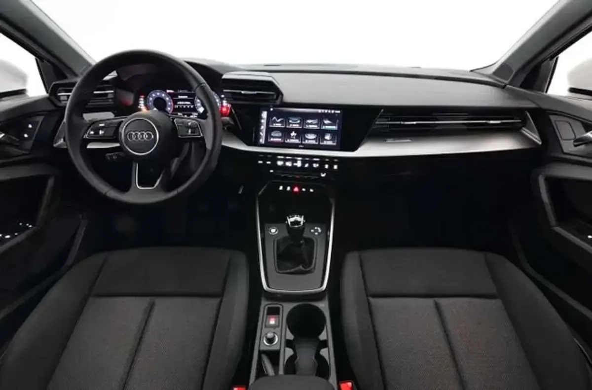 Usado Audi A3 110 CV (80 kW) 2023 Blanco Berlina