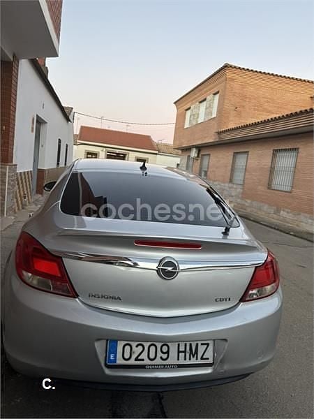 Usado Opel Insignia Selective 130 CV (95 kW) 2012 Gris / plata Berlina