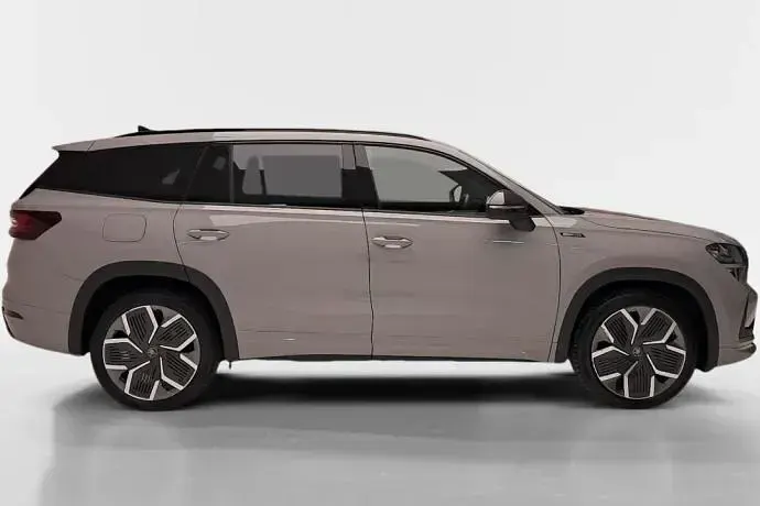 Usado Skoda Kodiaq SportLine 150 CV (110 kW) 2025 Gris SUV