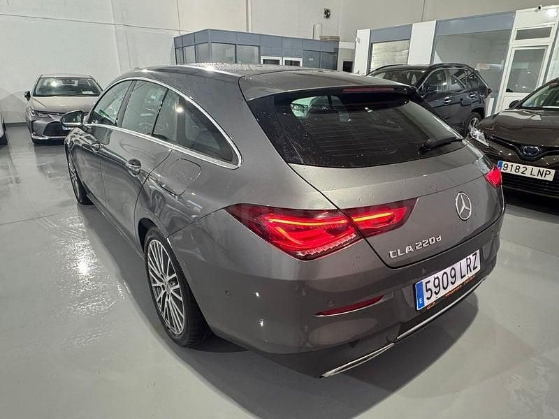 Usado Mercedes CLA220 Shooting Brake 190 CV (139 kW) 2021 Gris / plata Familiar