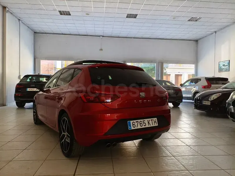 Usado Seat Leon FR 150 CV (110 kW) 2019 Granate Berlina