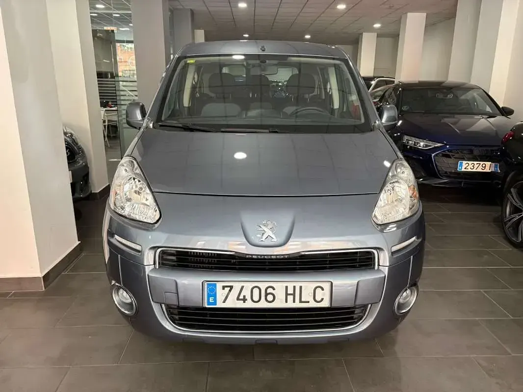 Usado Peugeot TePee Outdoor 92 CV (67 kW) 2012 Gris Van