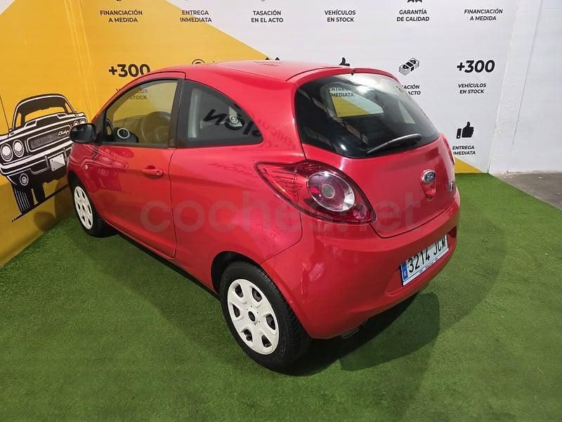 Usado Ford Ka Trend 69 CV (50 kW) 2015 Rojo Berlina